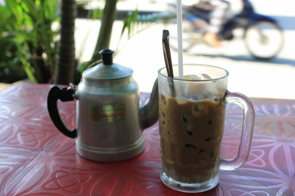 カフェにベトナムコーヒーを。